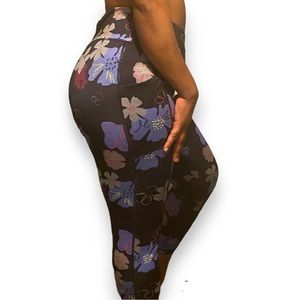 Floral black Leggings Women’s size Large